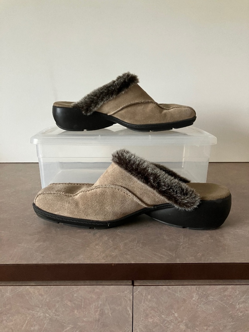 Women’s Aerosoles Faux Fur-Lined Clogs Size 8.5